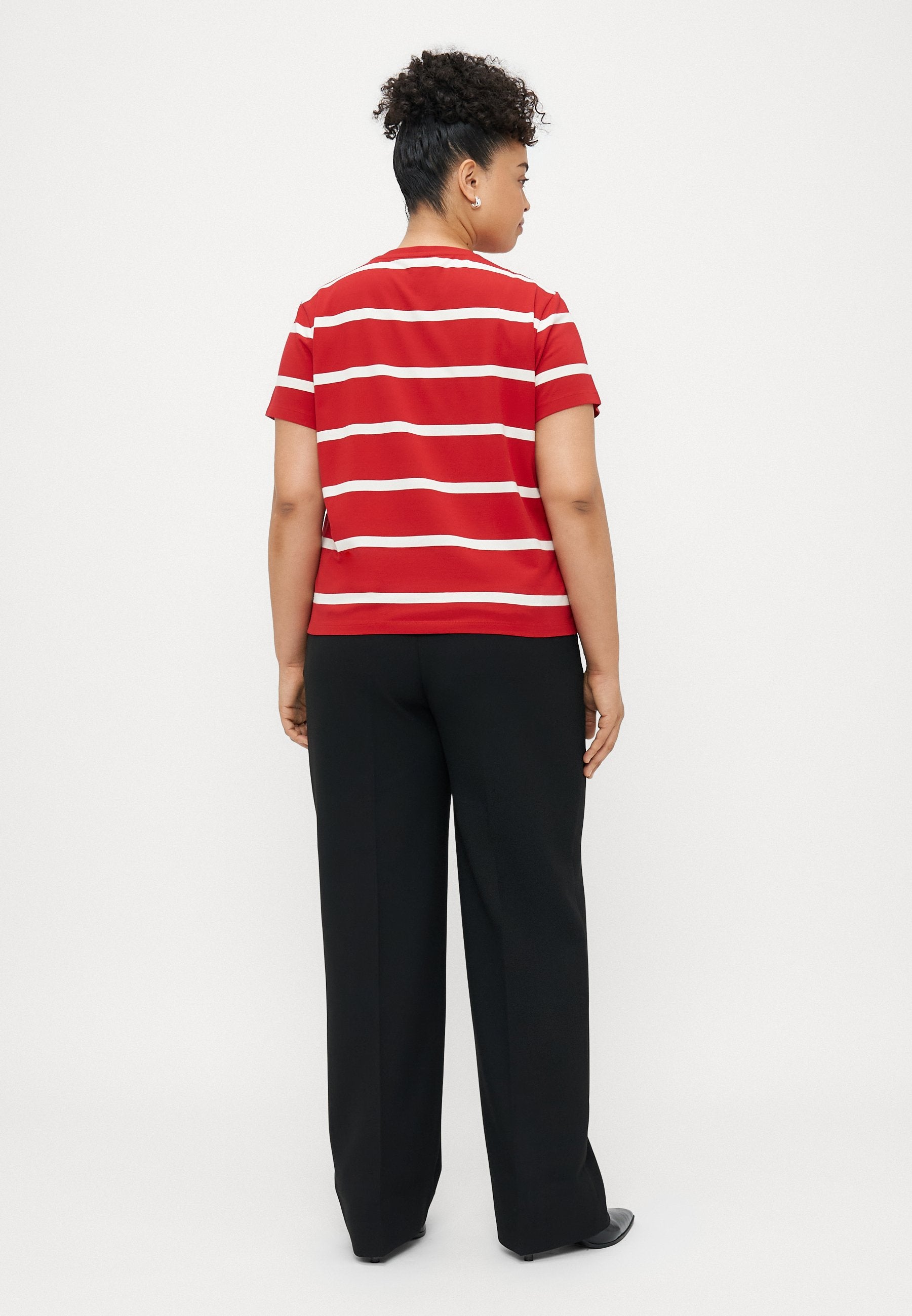 CURVE LOGO EMBROIDERY JERSEY CREW NECK T-SHIRT Media 4
