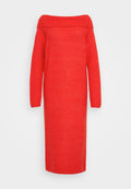 Rotes, schulterfreies Strickkleid, lange Ärmel, mittellang, glatte Textur, schlichte Gestaltung und gerippter Halsausschnitt.