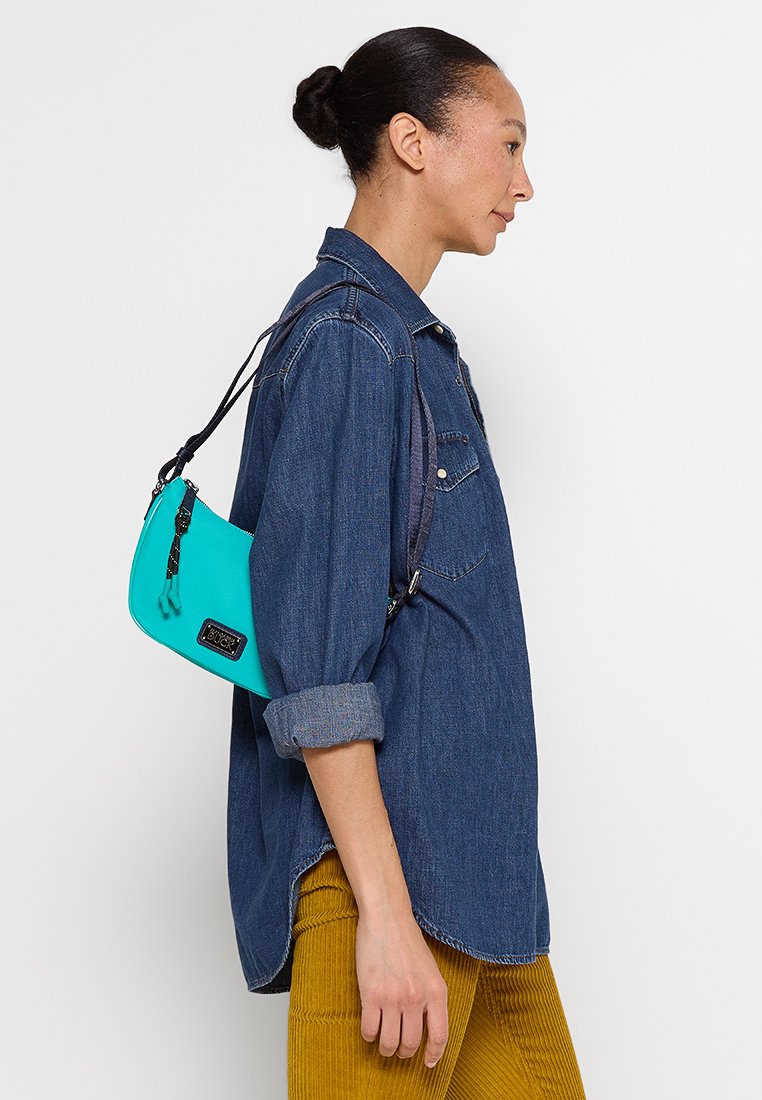 Mandarina Duck STYLE