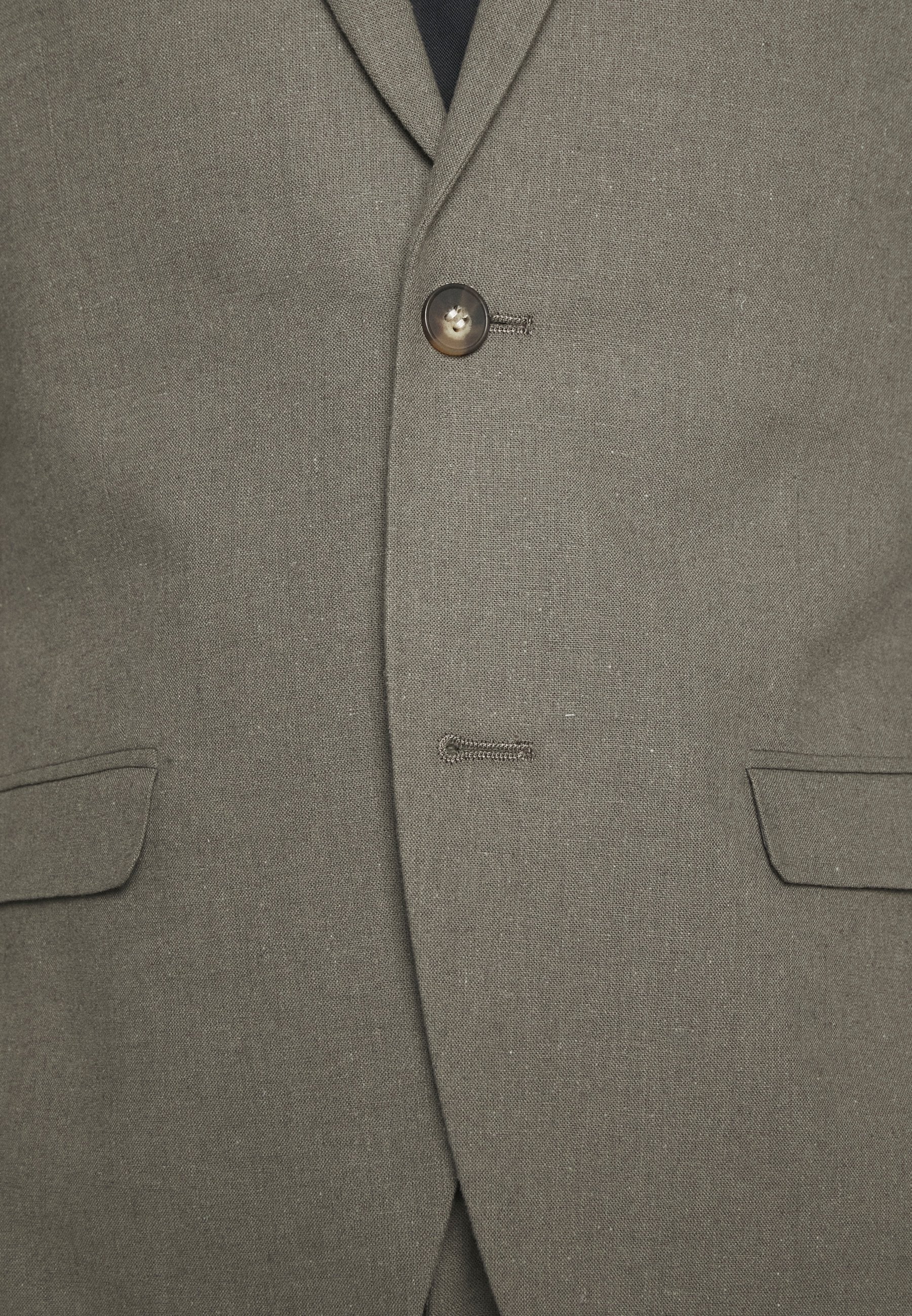 Isaac Dewhirst THE FASHION SUIT NOTCH