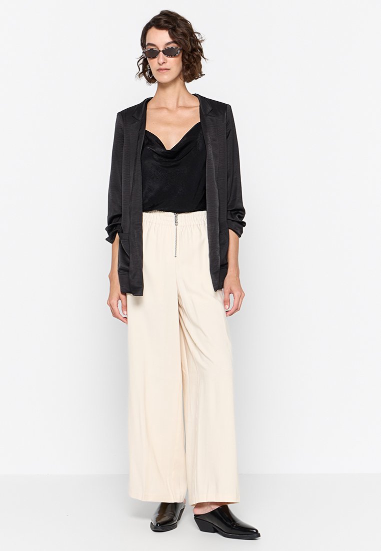 DKNY