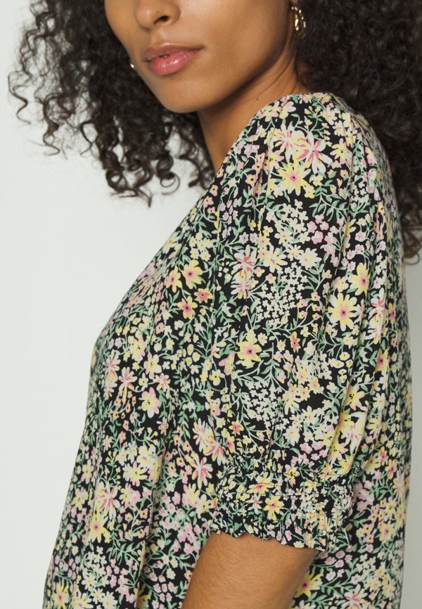 ONLY Petite ONLFREDERIKKE V NECK