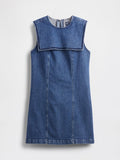 Denimkleid mit ärmellosem Design, großem Vorderteil und leicht A-linienförmiger Silhouette. Mitteltöne Blau mit sichtbaren Nähdetails.