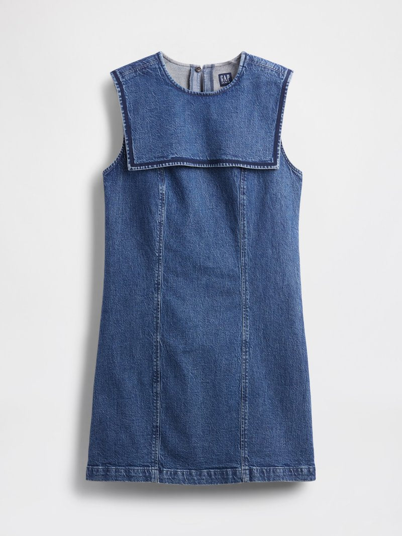 Denimkleid mit ärmellosem Design, großem Vorderteil und leicht A-linienförmiger Silhouette. Mitteltöne Blau mit sichtbaren Nähdetails.