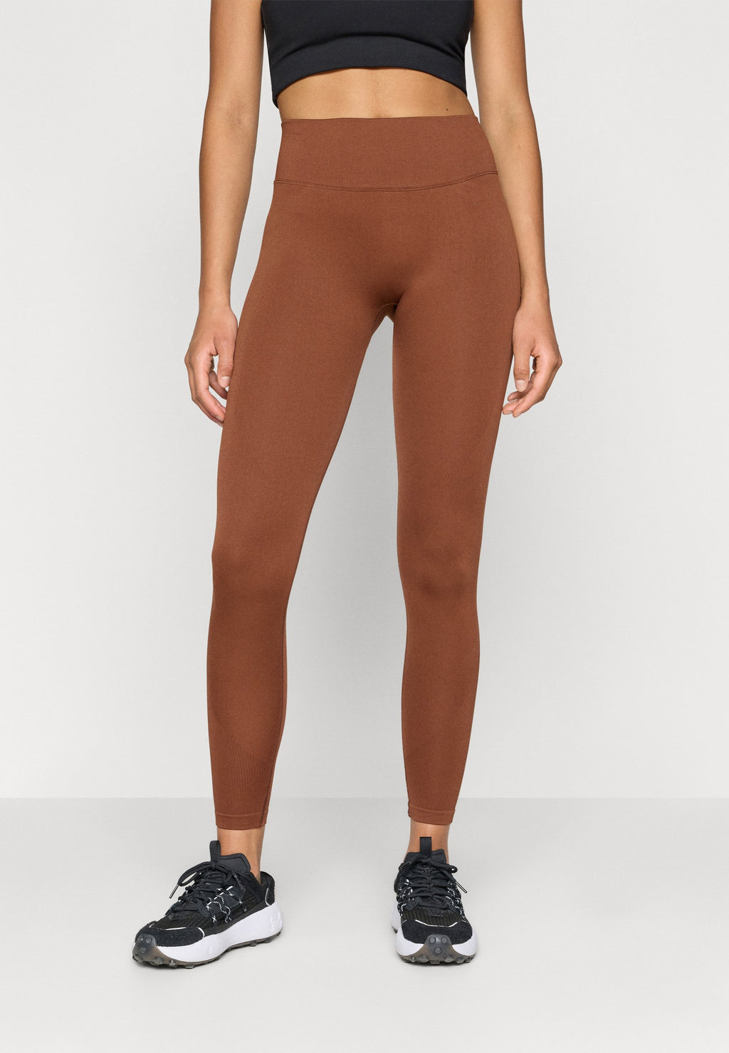 Stronger SEAMLESS CONTOUR SCRUNCH LEGGINGS