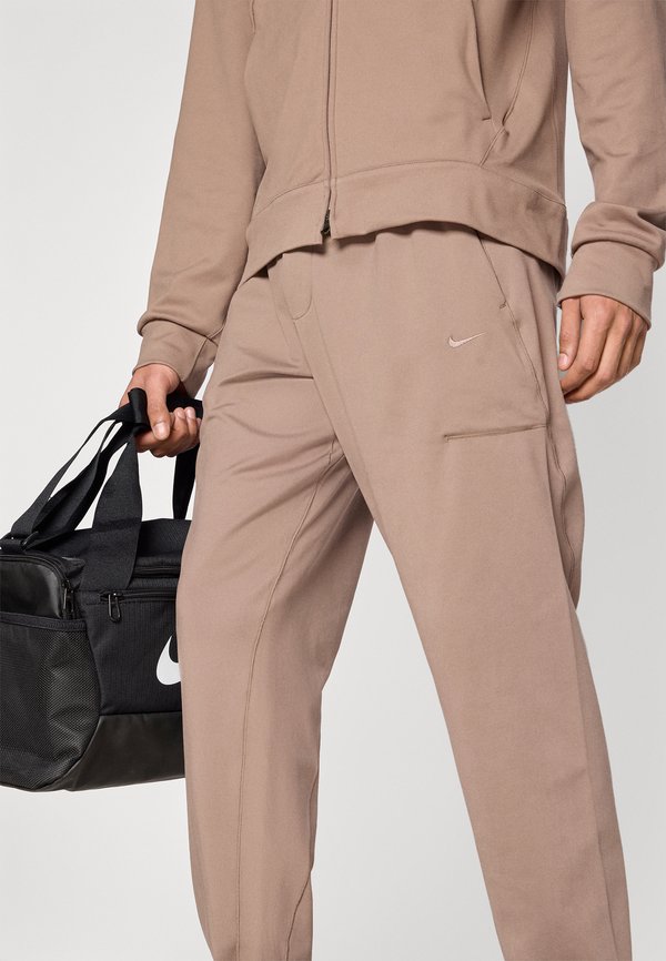 Nike Performance