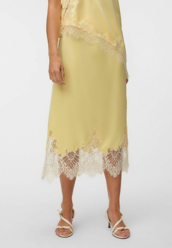 Vero Moda VMNOVI LACE DETAIL 7/8 SKIRT WVN - A-line skirt - pale banana