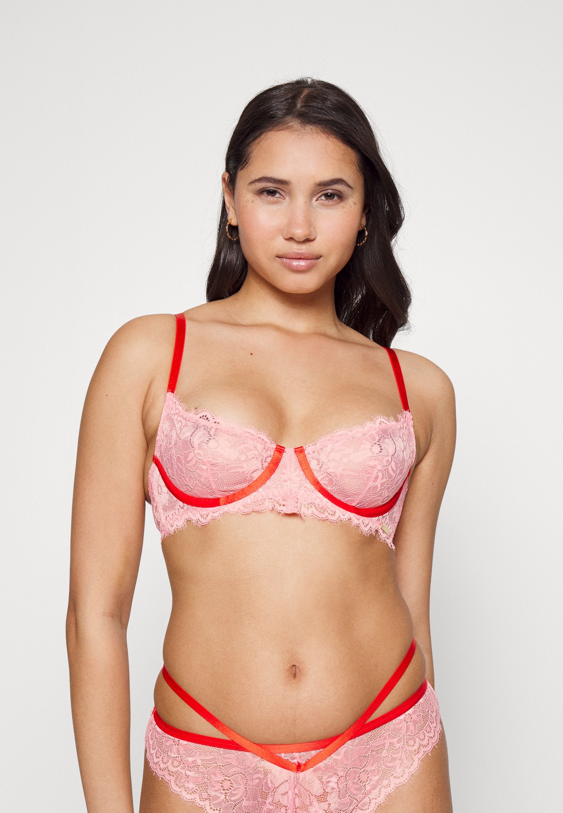 We Are We Wear EYELASH MIA OUTLINE UNDERWIRE