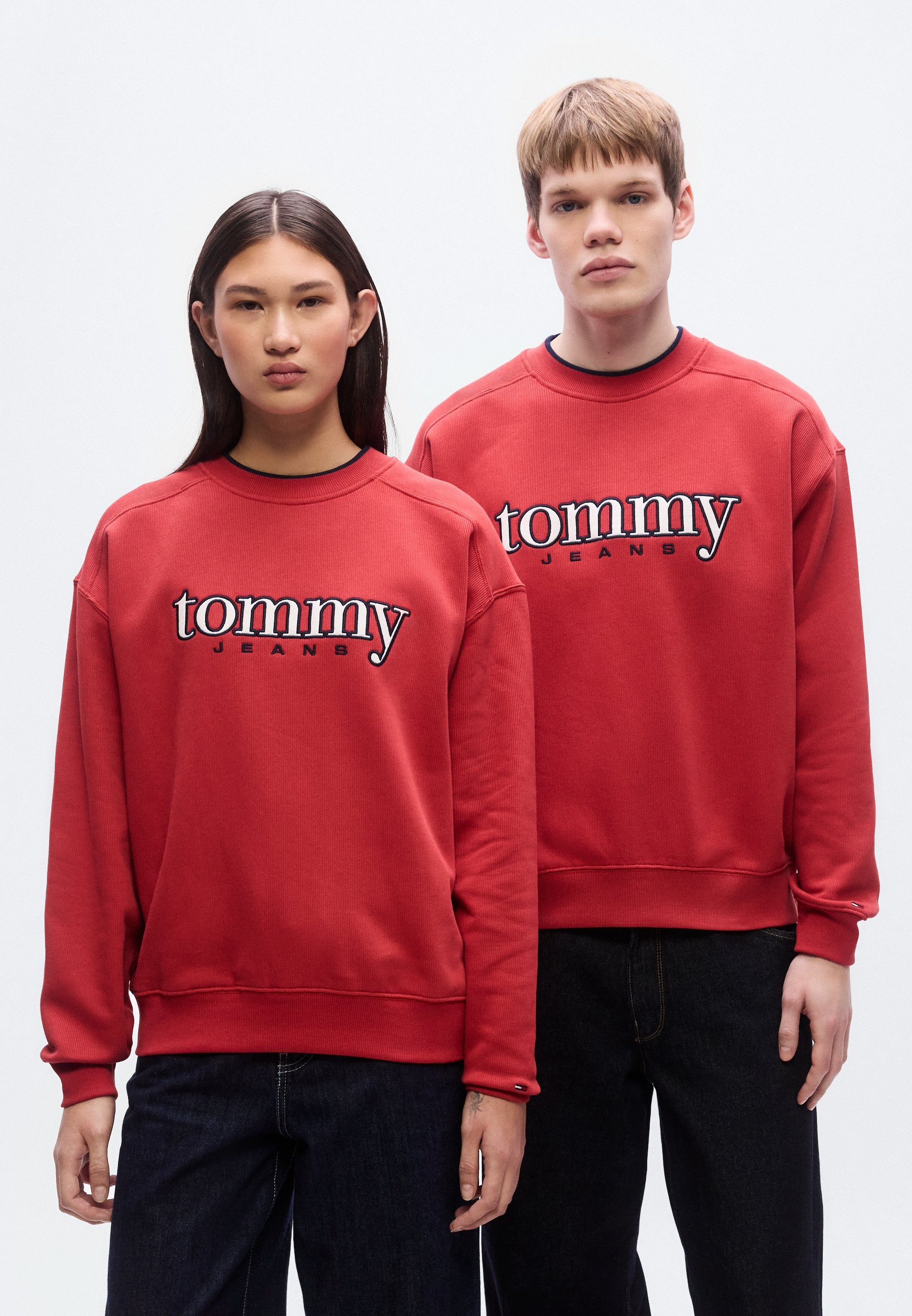 Tommy Jeans 90S LOGO APPLIQUÉ FLEECE SWEATSHIRT
