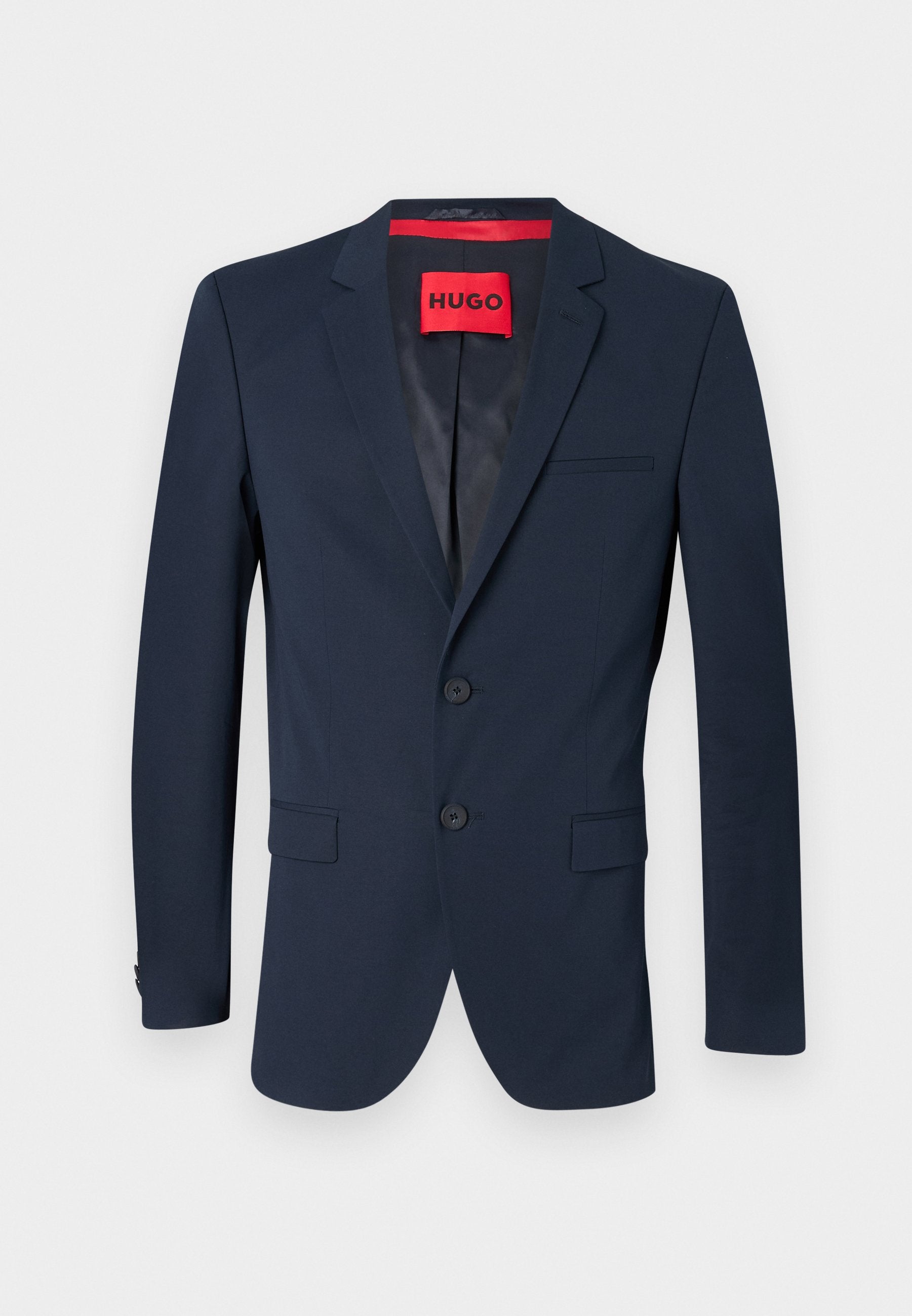 Marineblauer Blazer mit zwei Knöpfen, Reverskragen und einer einzelnen Brusttasche. Verfügt über ein rotes Innenetikett mit dem Logo "HUGO". Glatte Textur.