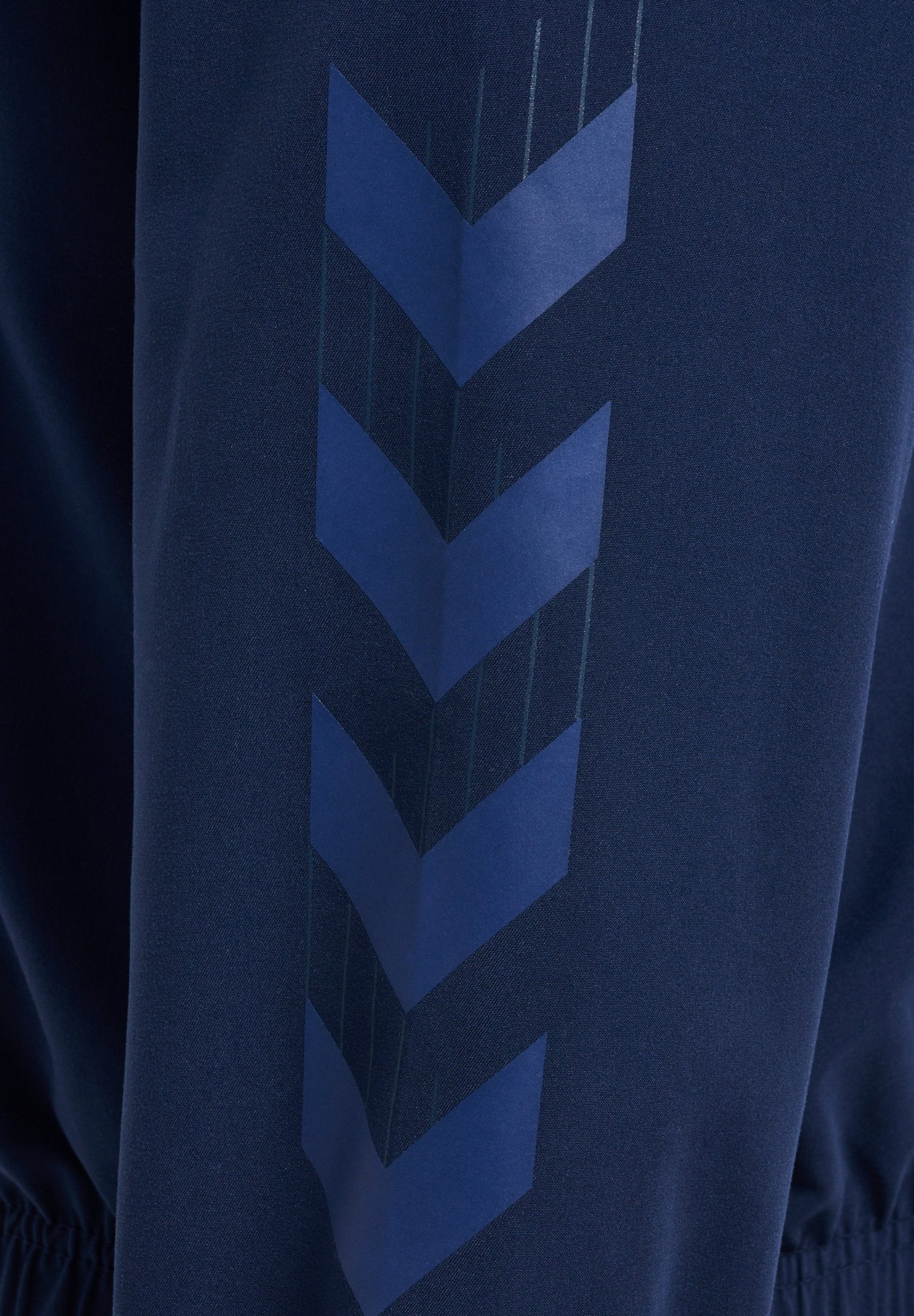 Hummel TRAVEL