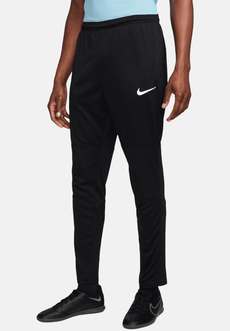 Schwarze Nike-Hose mit schmalem Schnitt, elastischem Bund und weißem Logo. Hergestellt aus leichtem Material mit glatter Textur und Seitennähten.