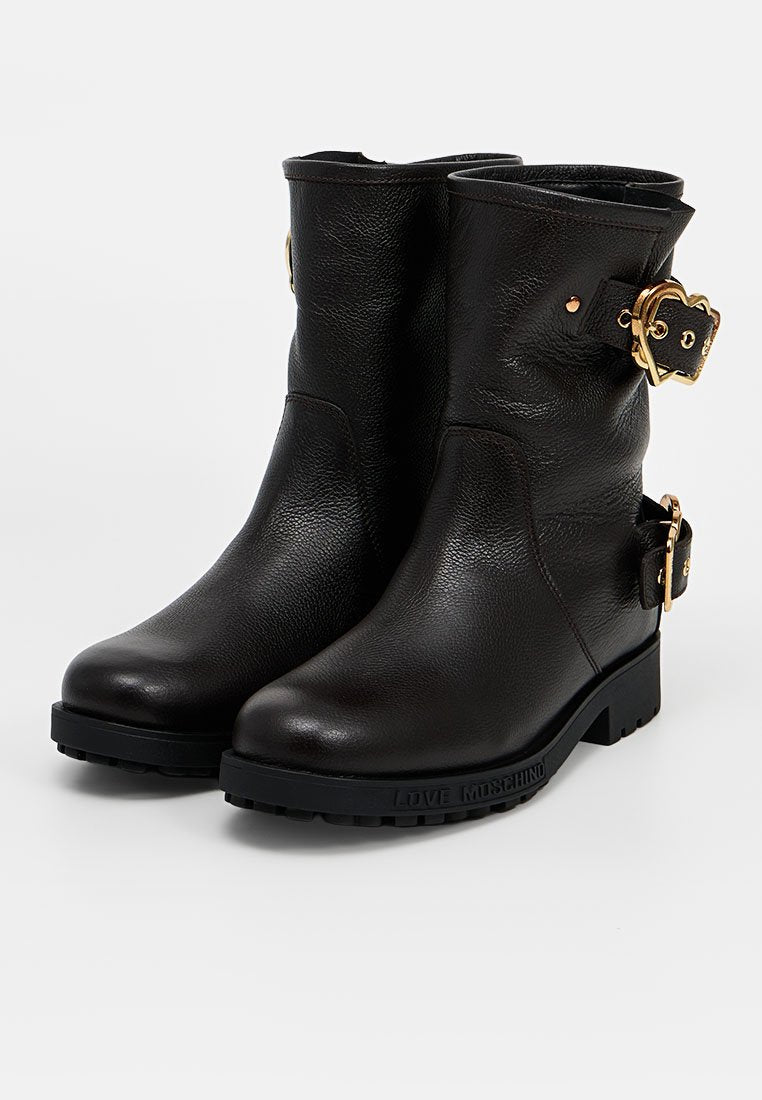 Love Moschino