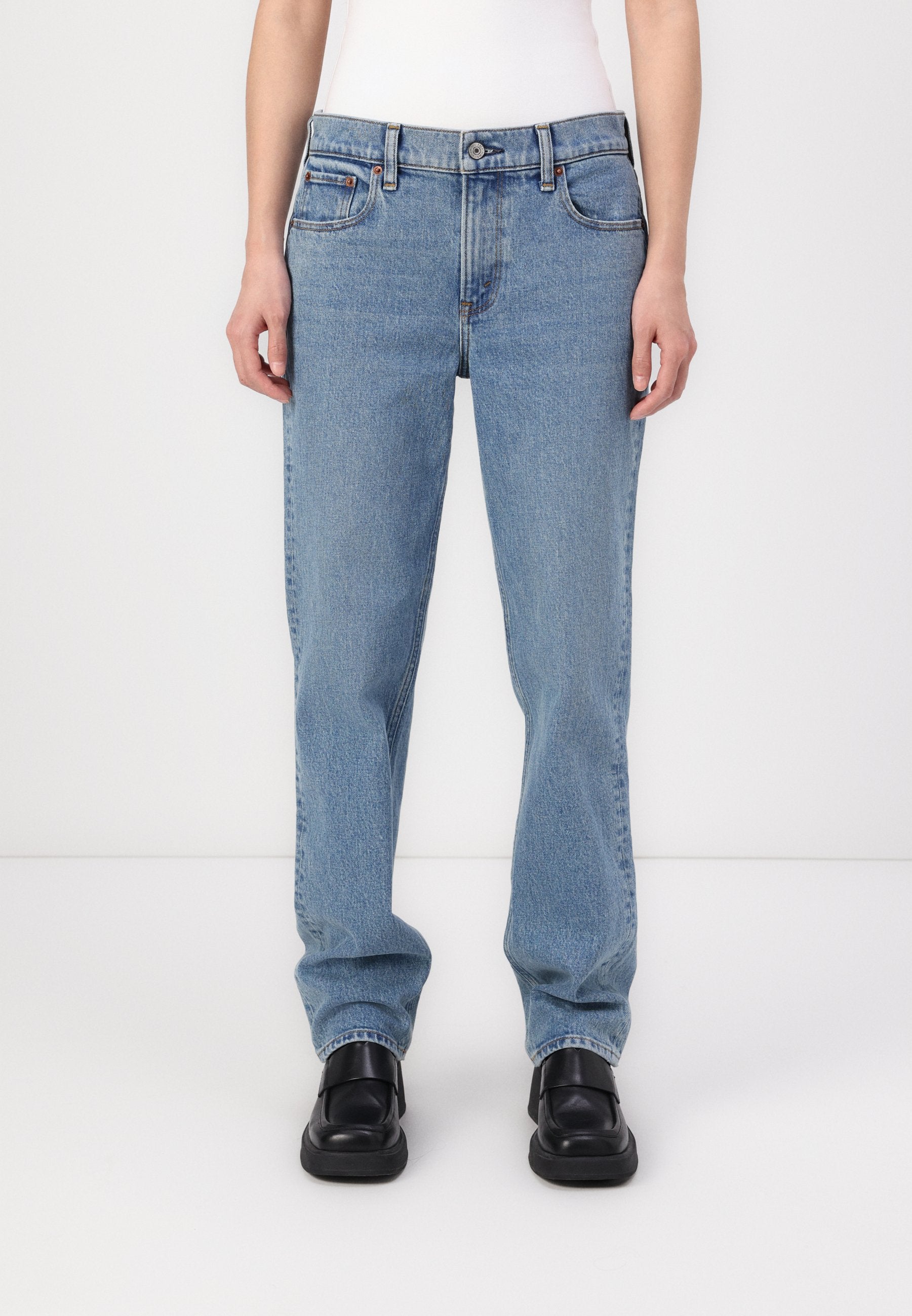 Abercrombie & Fitch Mid Rise 90s Straight Jean