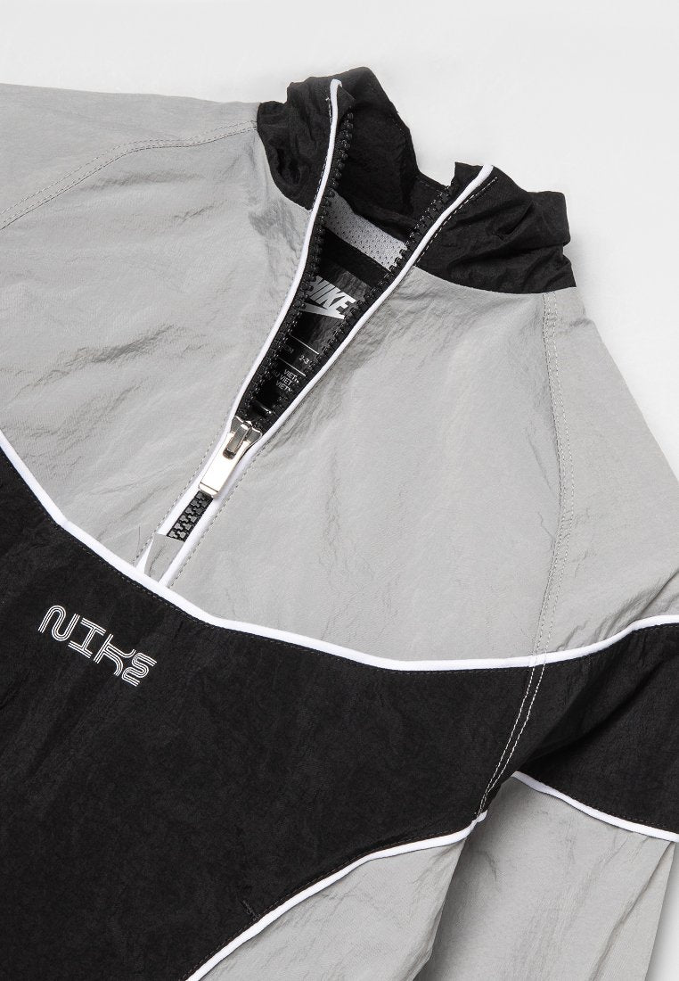 Nike Sportswear AMPLIFY