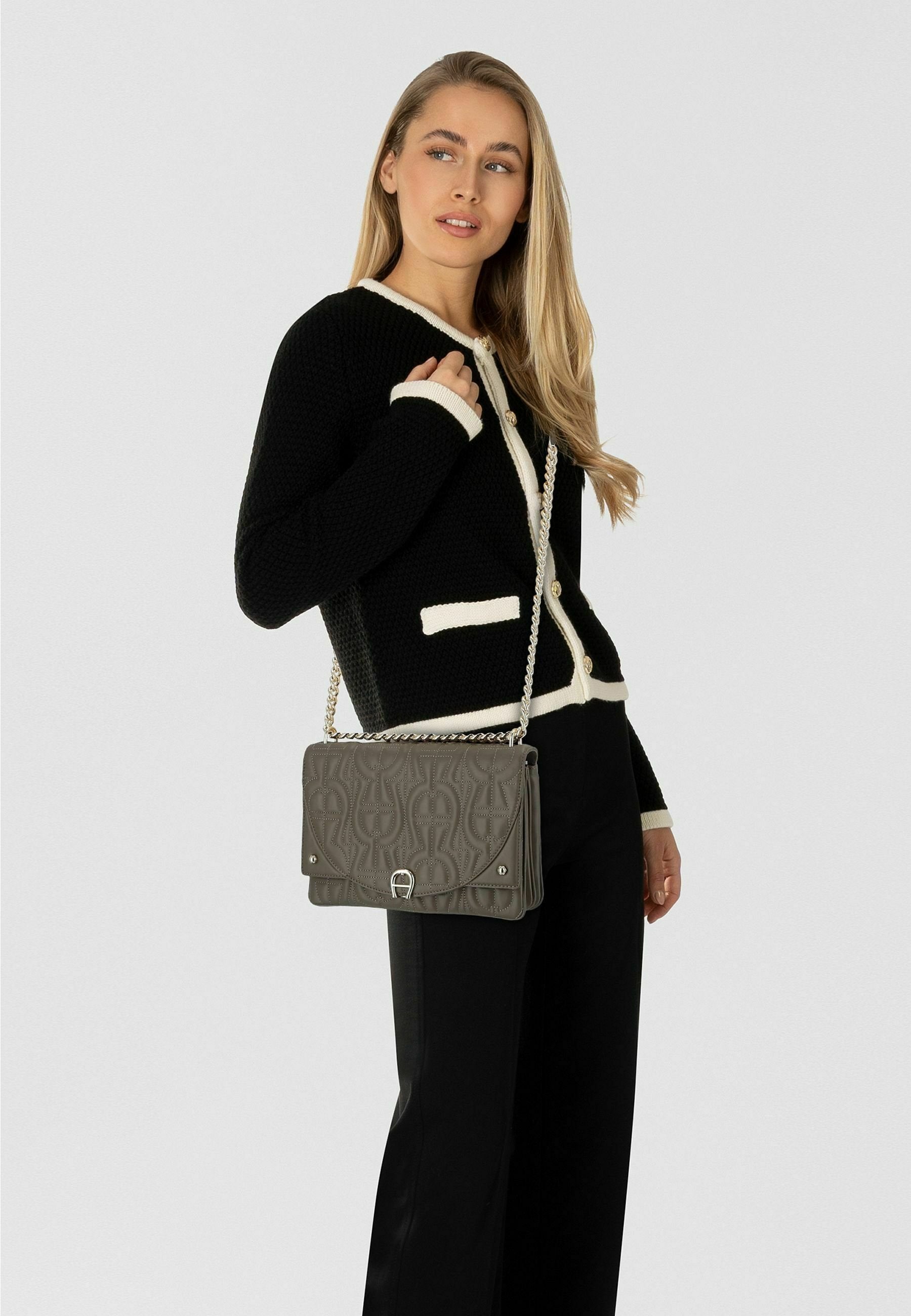 AIGNER DIADORA 25 CM