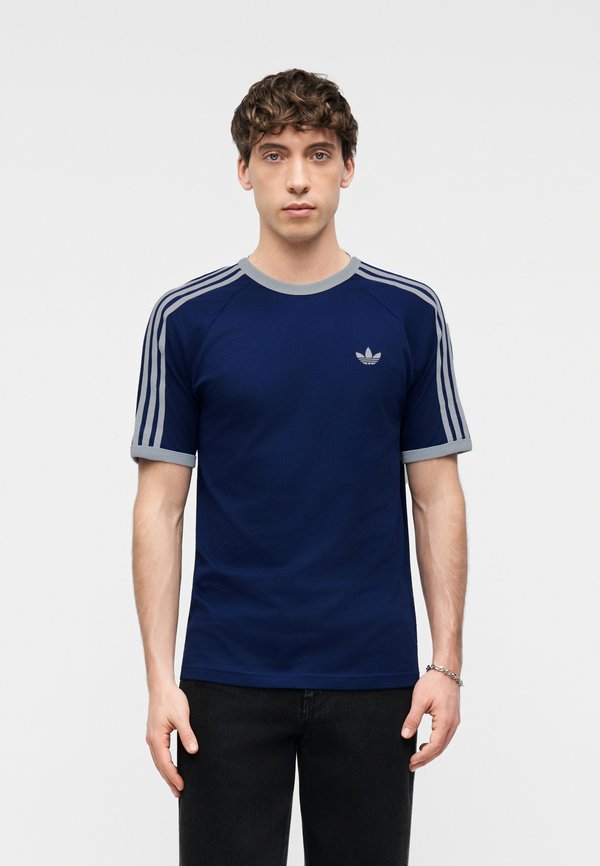 adidas Originals TEE UNISEX - Print T-shirt - dark blue