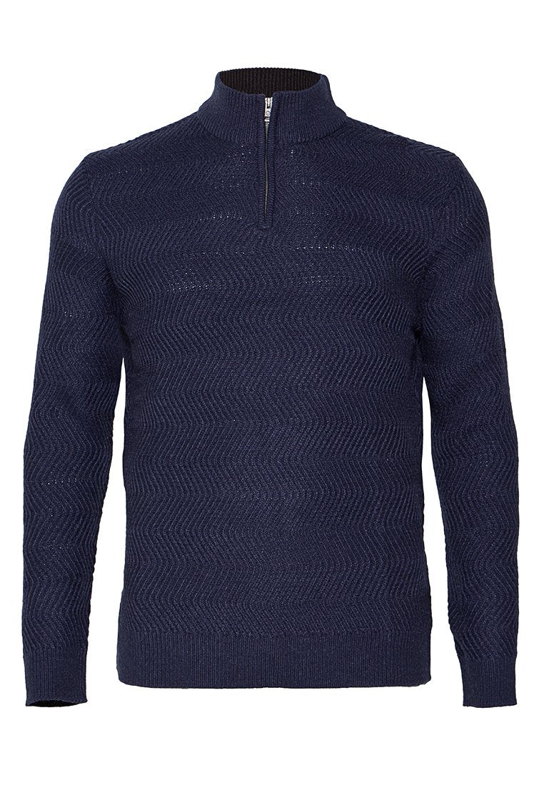Marineblau gestrickter Pullover mit einem halben Reißverschlusskragen, ausgestattet mit einem strukturierten, abwechselnden Zickzackmuster und gerippten Bündchen und Saum.