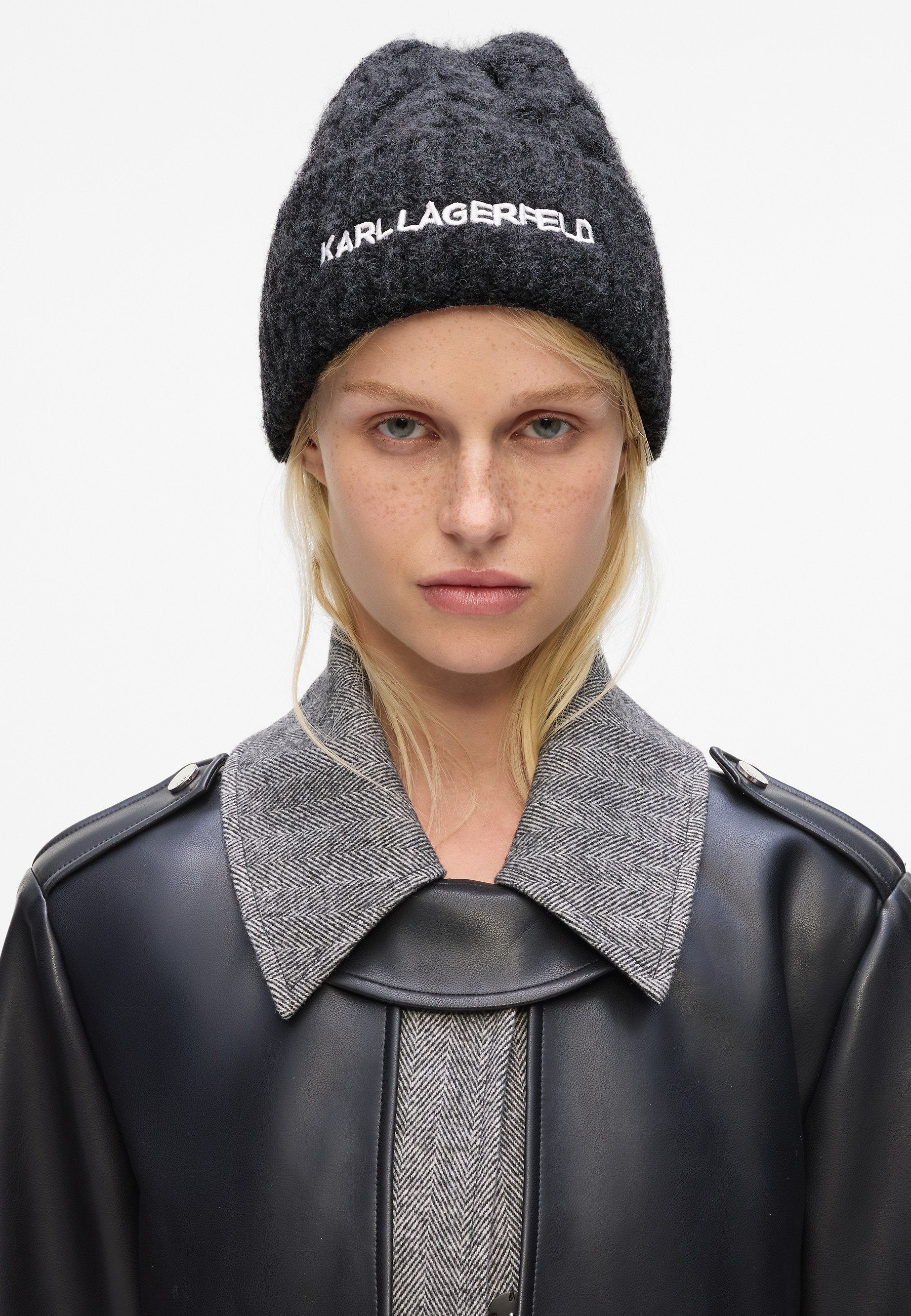 K/ESSENTIAL CABLE BEANIE Media 2