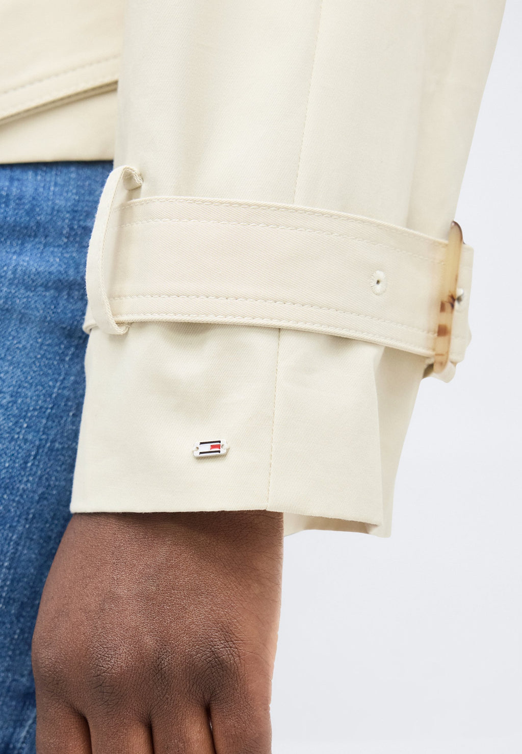 CURVE WATER REPELLENT SHORT TRENCH JACKET Media 6