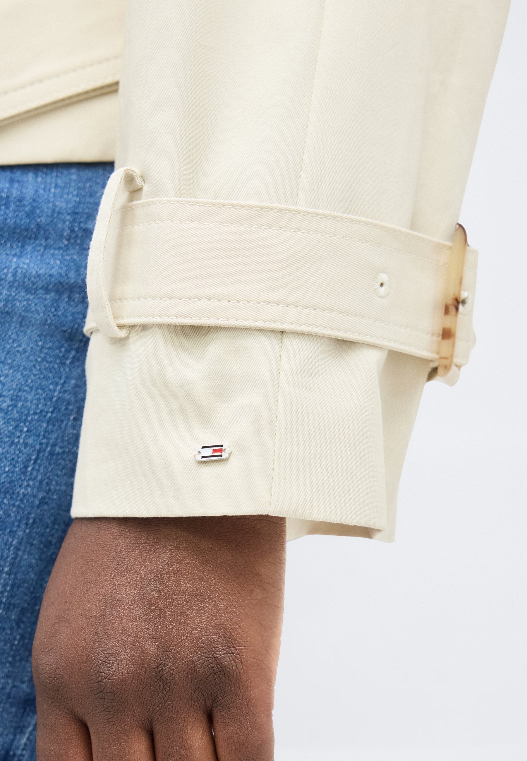CURVE WATER REPELLENT SHORT TRENCH JACKET Media 6