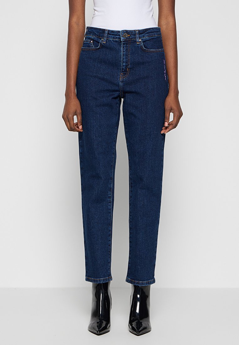 ESSENTIAL SLIM FIT Media 1
