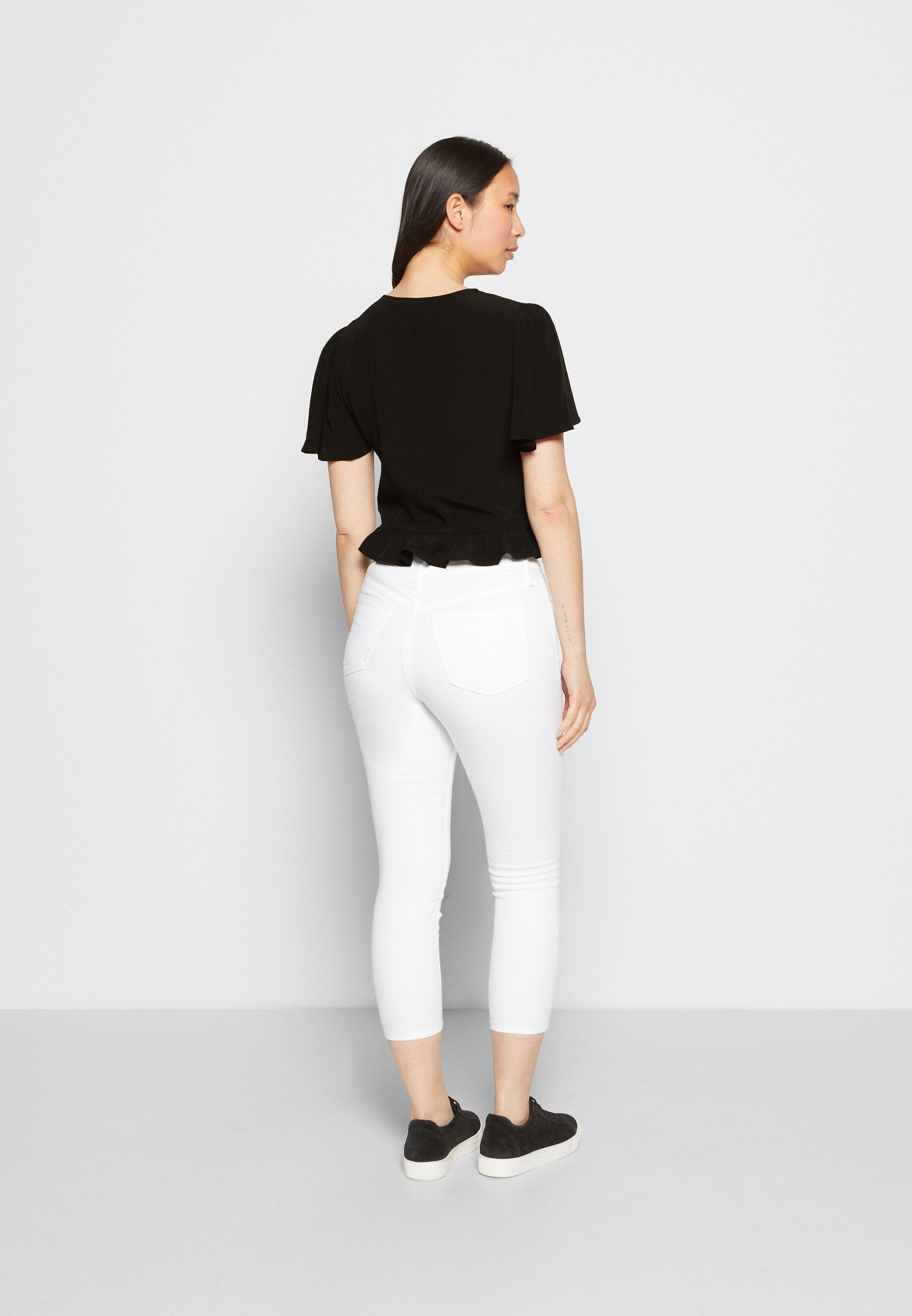 NA-KD FRONT ROUCHING FRILL