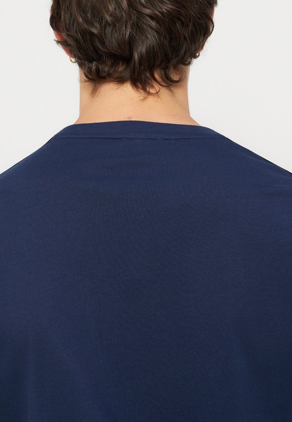 EA7 Emporio Armani
