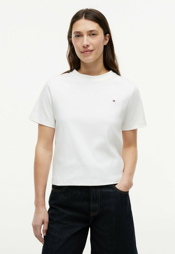 Tommy Hilfiger INTERLOCK BOXY C-NK SS TEE - INTERLOCK ESS - Basic T-shirt - ecru
