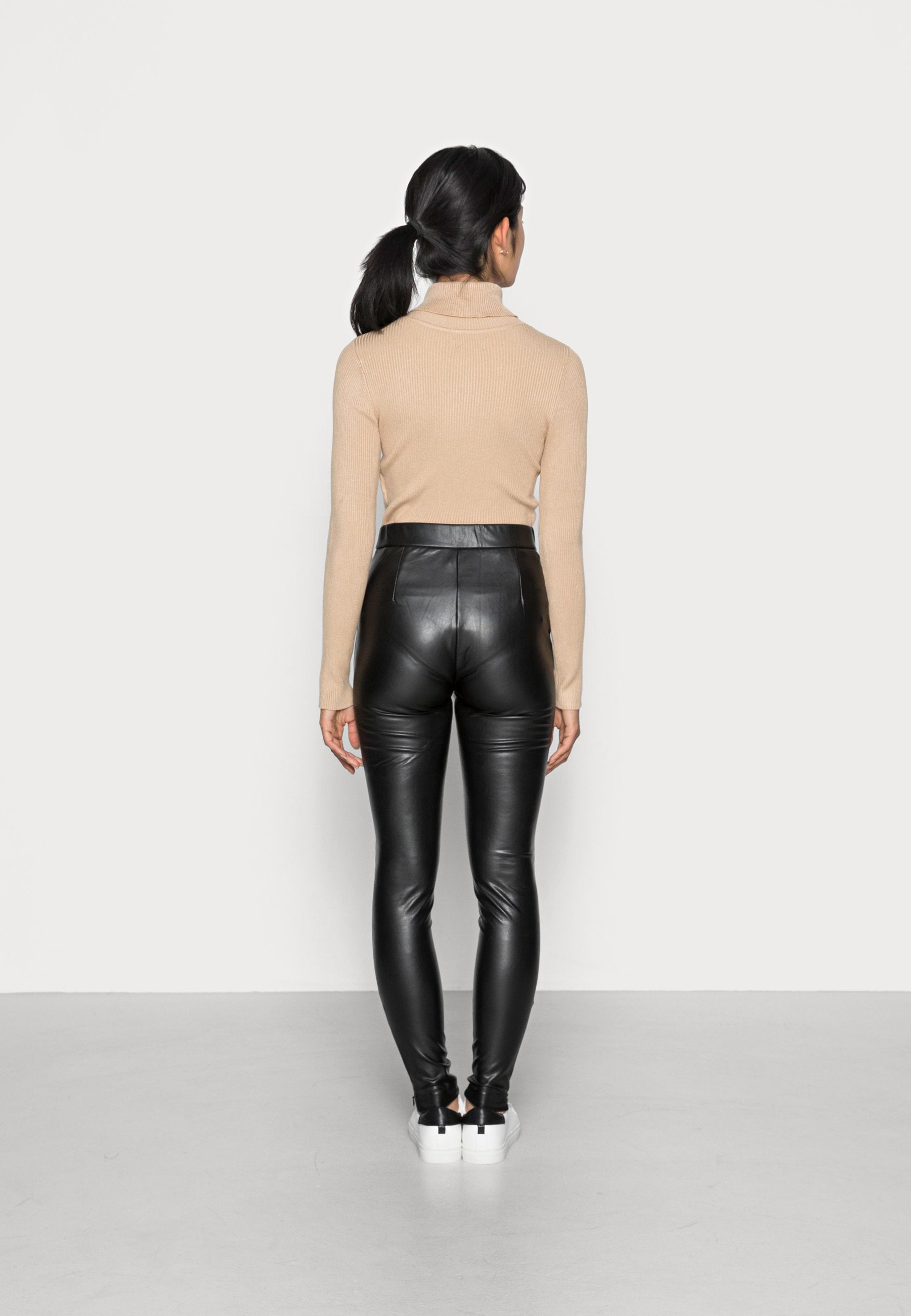 ONLHANNA ANKLE PANT Media 4