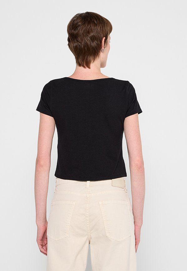 Hollister Co. FLYAWAY