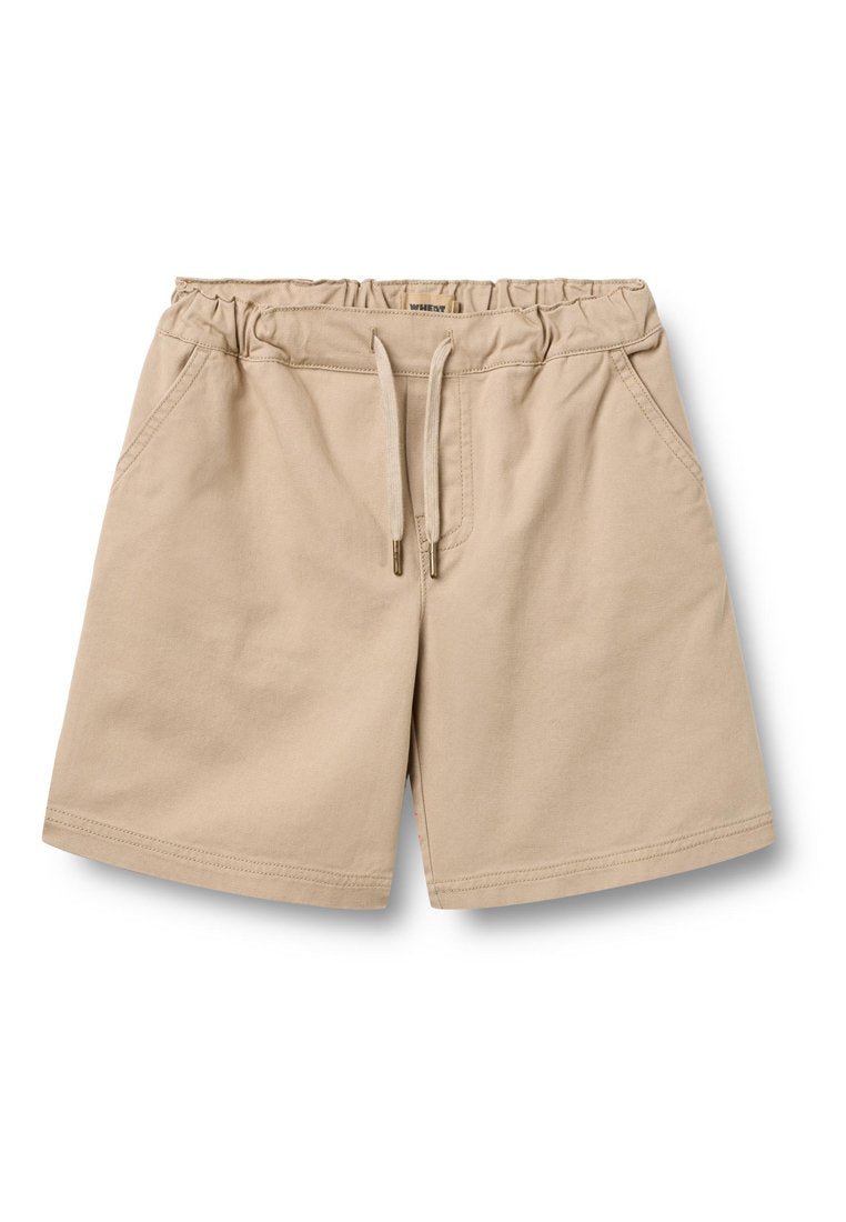 Beige Shorts aus leichtem Stoff. Verfügt über einen elastischen Bund mit Kordelzug, zwei Seitentaschen und ein gerades Bein.