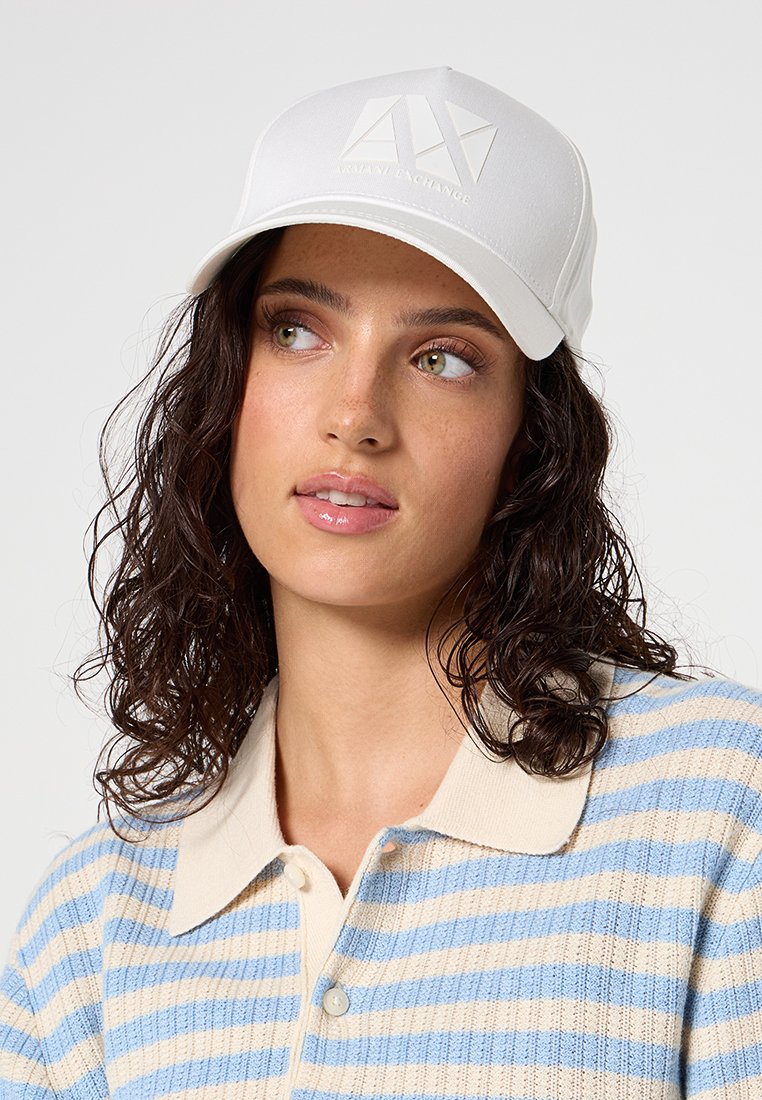 Armani Exchange Cap Media 2
