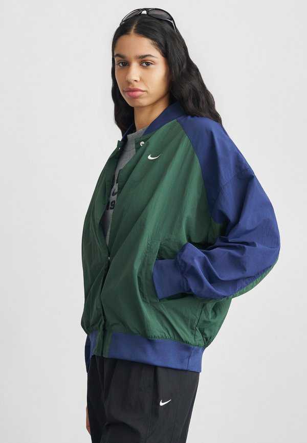 Nike Sportswear STREET VARSITY JACKET - Light jacket - fir/midnight navy/midnight navy
