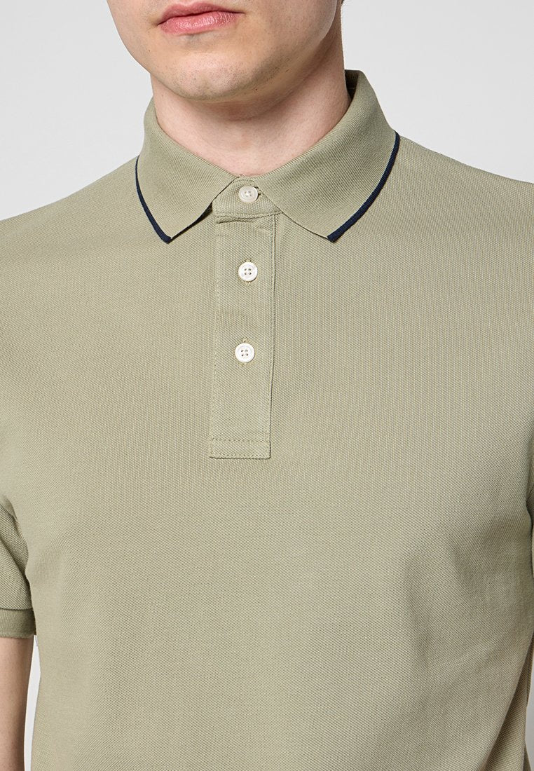 Hackett London