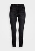 Schwarze enge Jeans aus Denim mit hoher Taille, die über ein klassisches Fünf-Taschen-Design, Gürtelschlaufen und dezente Nähdetails verfügt.