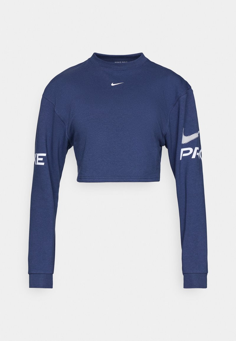 Kornblumenblaues, kurz geschnittenes Langarmshirt aus Stoff mit Rundhalsausschnitt und weißen "PRO"- und Logodrucken auf den Ärmeln.