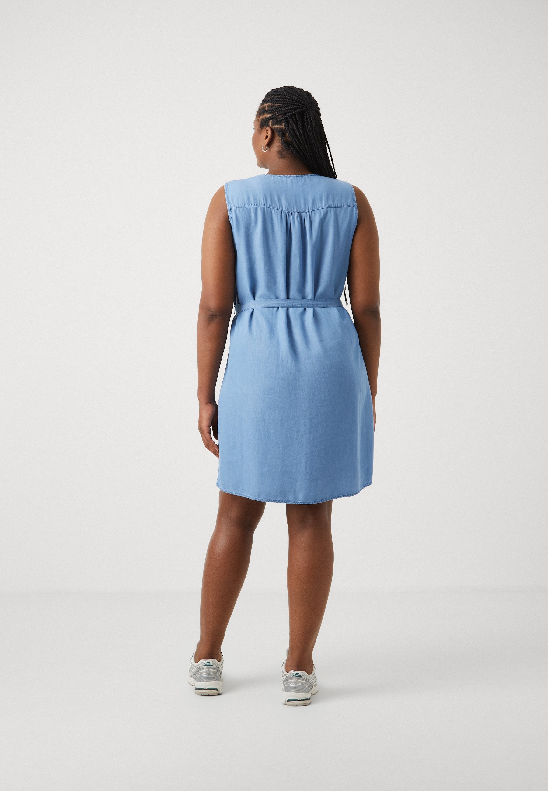 CARLAURA V NECK DRESS Media 4