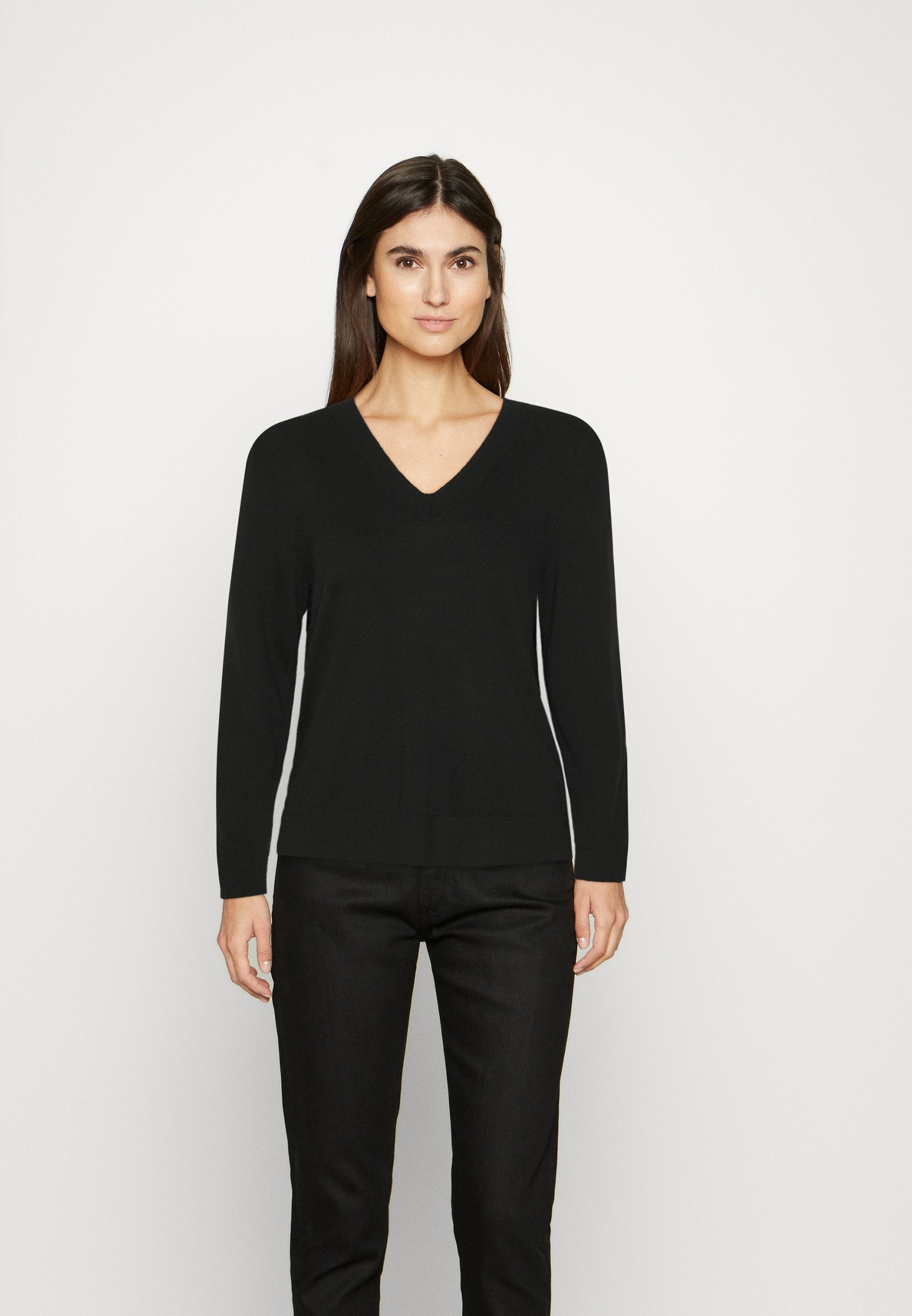 V NECK Media 3
