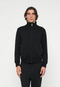 Schwarzer Sweatshirt mit Reißverschluss, hohem Kragen, langen Ärmeln, gerippten Bündchen und Bund. Verfügt über ein kleines Logo auf der Brust. Weiches Material.