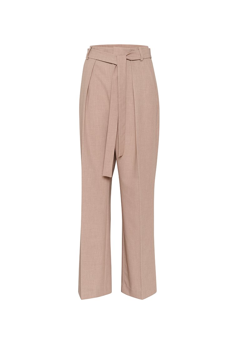 Helle beige, weit geschnittene Hose aus strukturiertem Stoff, mit einem selbst gebundenen Gürtel, Falten an der Vorderseite und seitlichen Taschen.