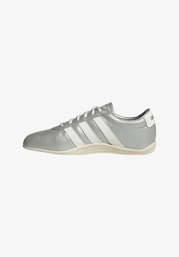 adidas Performance ADIDAS DAMEN GRAND COURT LO SNEAKER SPORTSCHUHE JQ7243 SILBER - Training shoe - silver met  off white   white