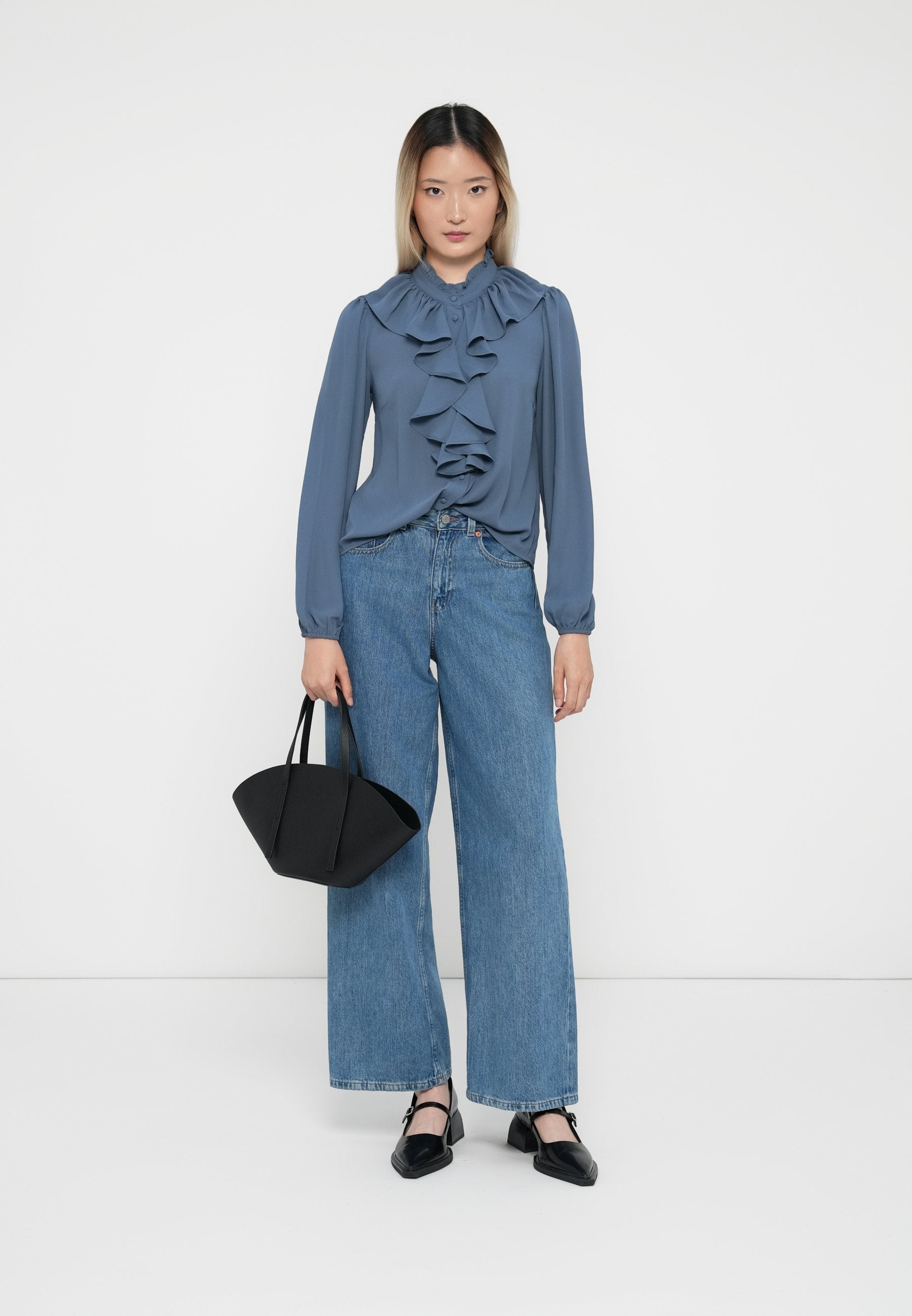 VILA VIKABU RUFFEL NECK