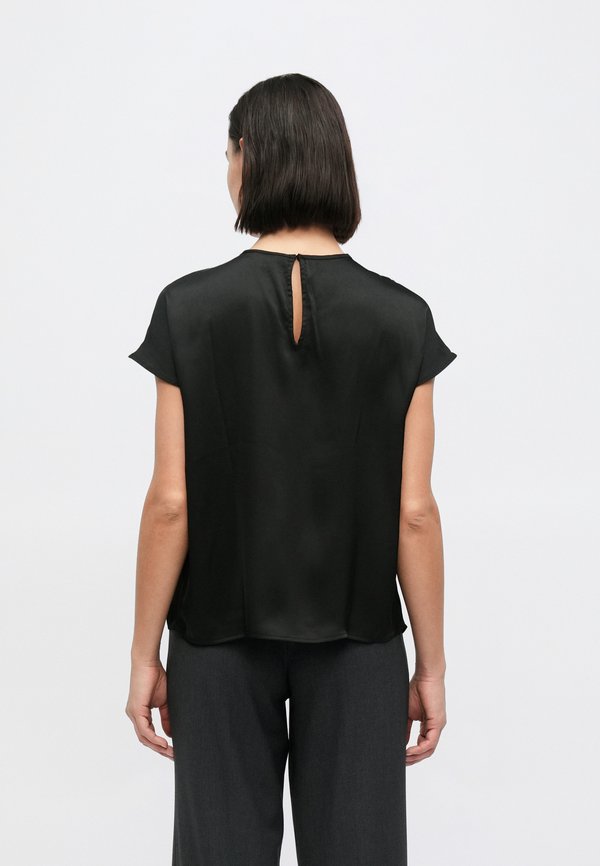 VILA VISABRINA O NECK