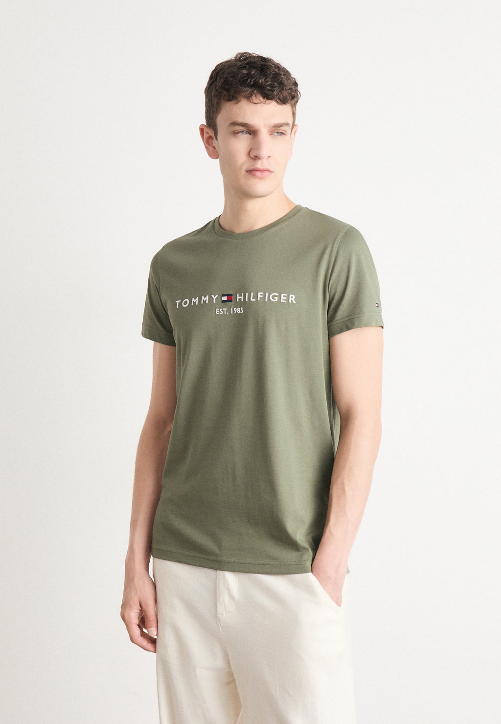 LOGO TEE Media 3