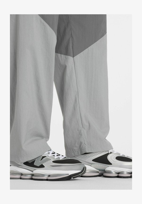 New Balance SPORT LEGACY PANT - Tracksuit bottoms - castlerock slate grey