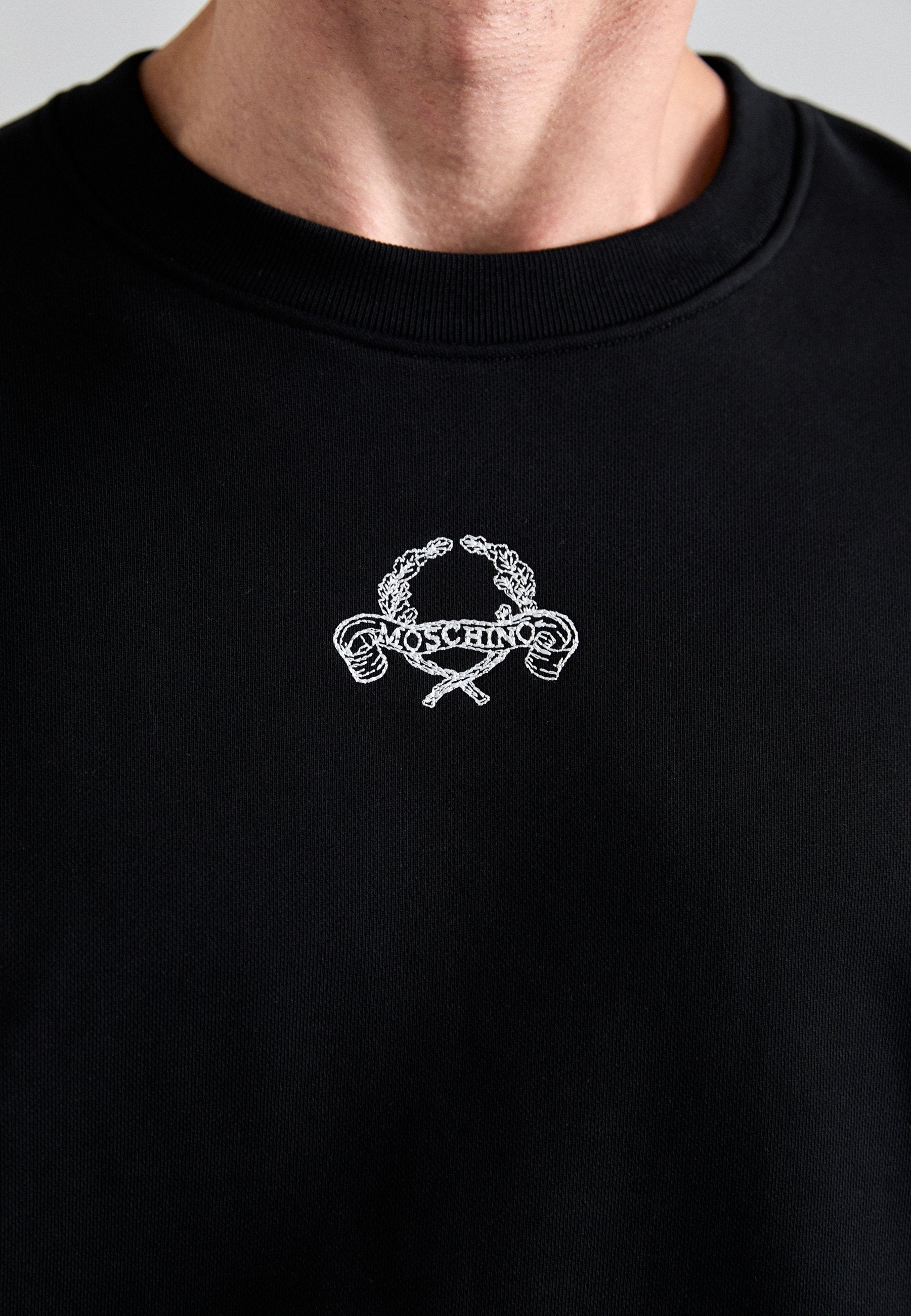 MOSCHINO LAUREL CROWN LOGO