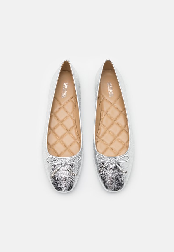 MICHAEL Michael Kors NORI FLAT