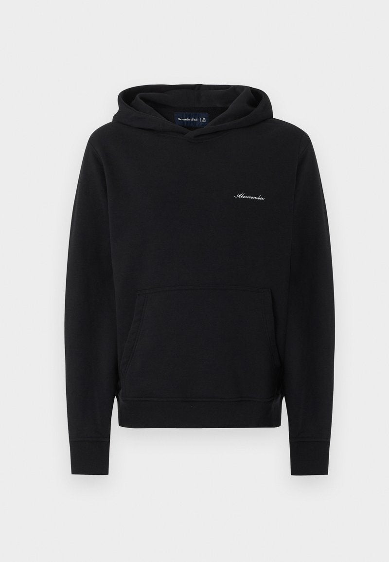Schwarzer Kapuzenpullover mit Kängurutasche vorne und kleinem weißem "Abercrombie"-Logo auf der linken Brust.