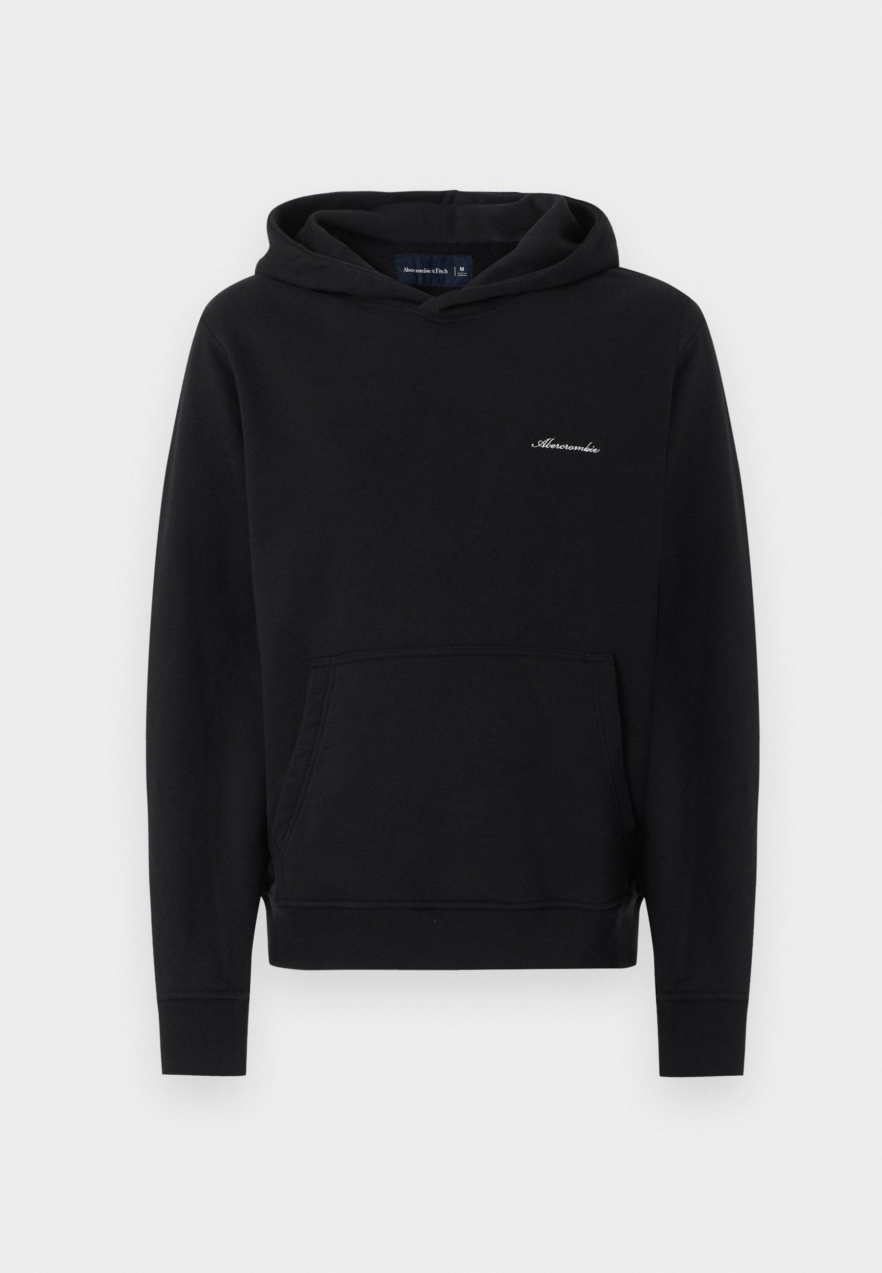 Schwarzer Kapuzenpullover mit Kängurutasche vorne und kleinem weißem "Abercrombie"-Logo auf der linken Brust.